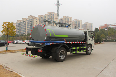 福田奧鈴9.3方吸糞車 高效環衛作業的可靠伙伴
